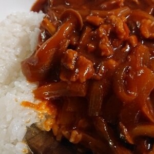 玉ねぎ、ほうれん草ちょい足しのレトルトカレー